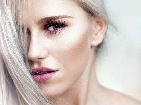 ২. ত্বকের হারিয়ে যাওয়া আদ্রতা ফিরে আসে: 