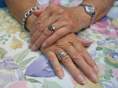 ৩. নতুন বন্ধু পাতাতে চলেছেন কিন্তু আপনি: