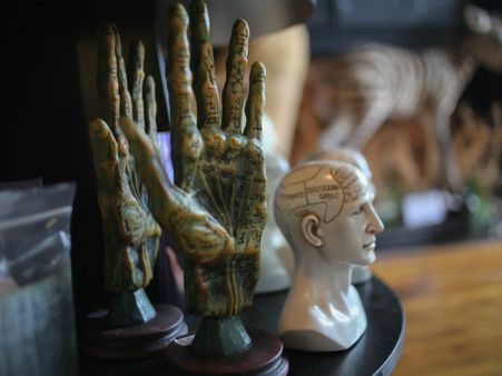 ৪. ওয়াটার হ্যান্ড: