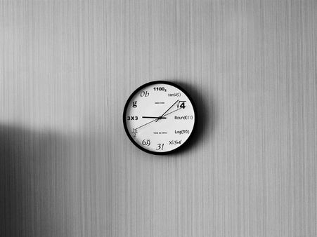 ৪. ঘড়ির অবস্থান: