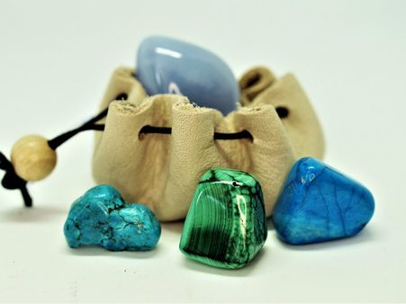 ৬. লোকের কু-দৃষ্টি কম পরে: