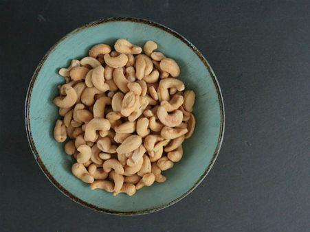 ৭. ব্লাড প্রেসার নিয়ন্ত্রণে থাকে: