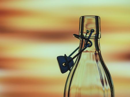 ৮. জল রাখার পাত্র: