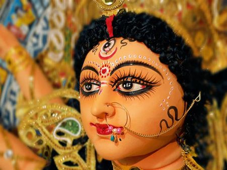 ১. এক মনে দেবীর আরাধনা করতে হবে: