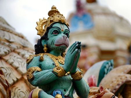 ৪. হনুমানজির অরাধনা করা মাস্ট: