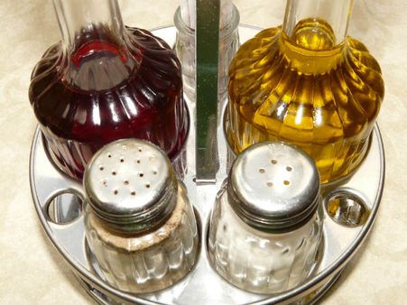 ৭. ভিনগার আর নুন: