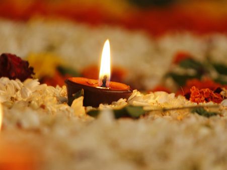 ৫. প্রদীপ রাখতে হবে...