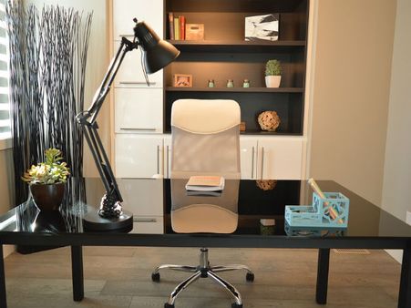 ৯. স্টিল ফার্নিচার: