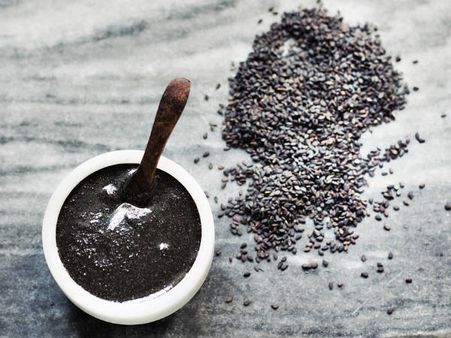 ৪. কালো তিল: