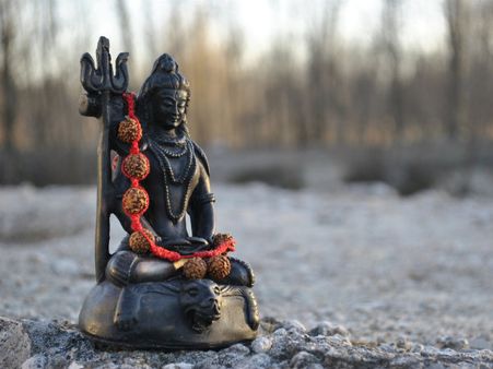 ৩. গ্রহ দোষ কেটে যায়: