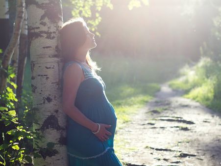 ১. ভাবী মা এবং সোনার গয়না: