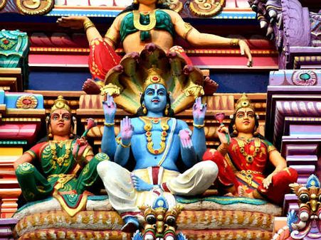 ১. সর্বশক্তিমানকে গাঁদা ফুলের মালা নিবেদন করতে হবে: