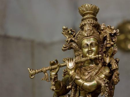 ৬. টাকা-পয়সা সংক্রান্ত সব সমস্যা মিটে যায়: