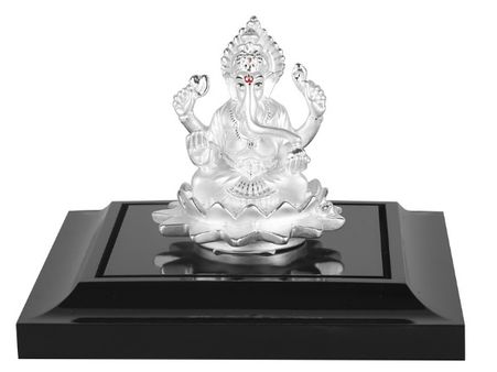 ২. সাদা গনেশ: