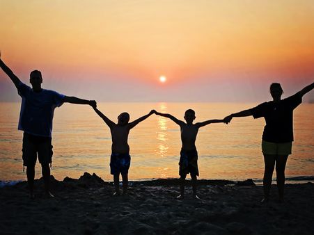 ২. পরিবারে সুখ এবং সমৃদ্ধির ছোঁয়া লাগে: