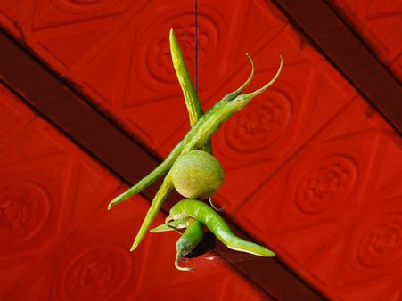 ২. কালো দৃষ্টির প্রভাব কমে: