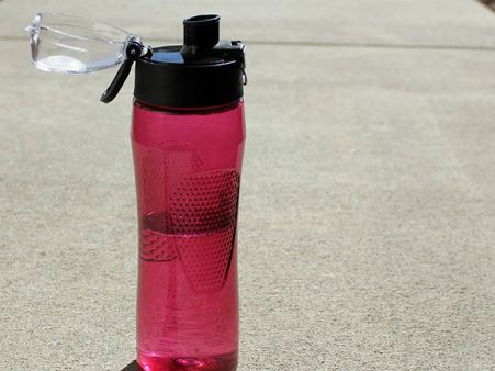 ৫. জল নয় বিষ পান করছেন: