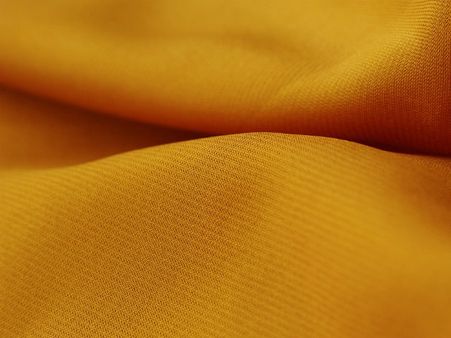 ৫. হলুদ জামা-কাপড় পরতে হবে: