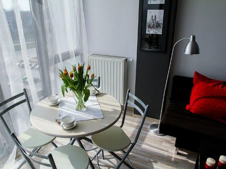 ২. জানলা-দরজা খুলে রাখতে হবে: 