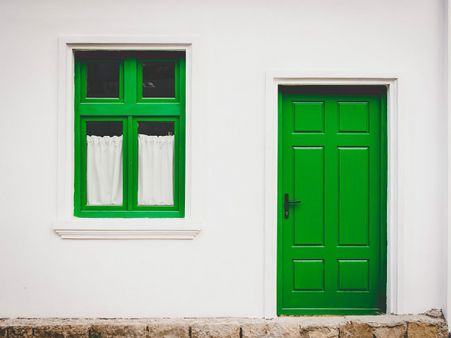 ৪. সদর দরজায় যেন ফাটল না থাকে: