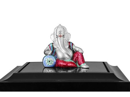 ২. বাপ্পা আসন নিয়েছেন: