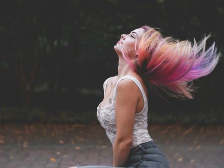 ৯. চুলের স্বাস্থ্যের উন্নতি ঘটে: