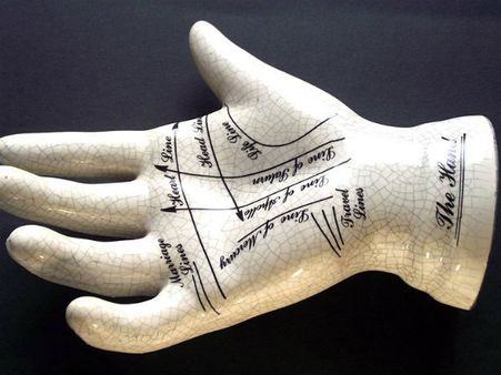 ২. উঁচু উঁচু ঢিপির মতো: