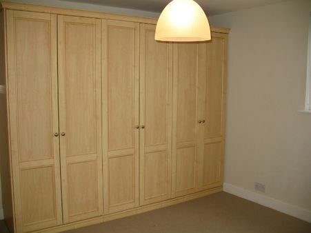 ৫. আলমারির দরজা: