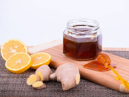 ১৪. গলার ব্যথা এবং জ্বর-সর্দির প্রকোপ কমে: