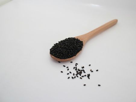 ৪. কালো তিল: