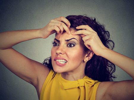 ১০. ব্রণর প্রকোপ কমে: