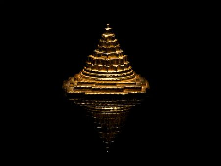 ৫. পিরামিড: