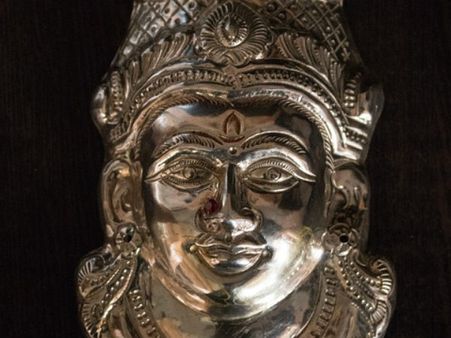 ৭. লক্ষ্মী এবং কুবের দেবতার ছবি: