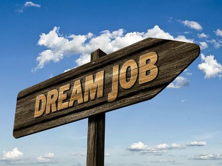 ৫. মনের মতো চাকরি মেলে: