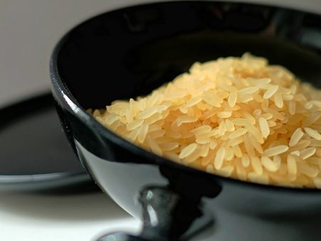 ৬. বাপ্পার পায়ের কাছে এক বাটি চাল রাখা মাস্ট: