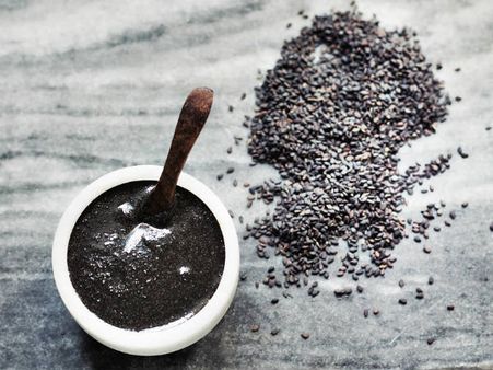 ২.কালো তিল বীজের মহিমা: