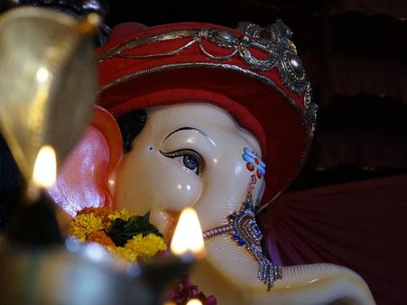 ৮. খারাপ শক্তি ধারে কাছেও ঘেঁষতে পারে না: