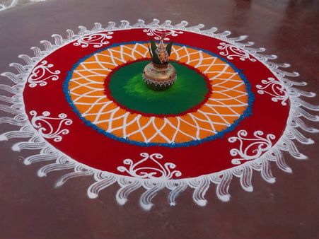 ৯. রঙিন আলপোনা বা রাঙ্গলি: