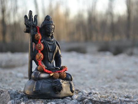 ৩. পরিবারে সুখ-শান্তি বজায় থাকে: