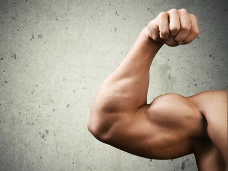 ১. পেশীকে শক্তপোক্ত করে তোলে: