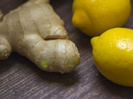 ৬. চুলের হারিয়ে যাওয়া আদ্রতা ফিরে আসে: