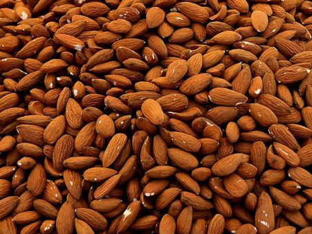 ১. বাদাম: