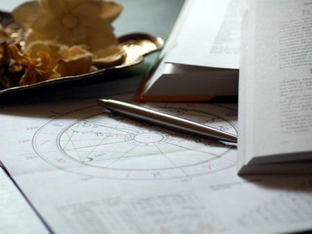 ১. সূর্য দেবকে বন্ধু বানাতে হলে: