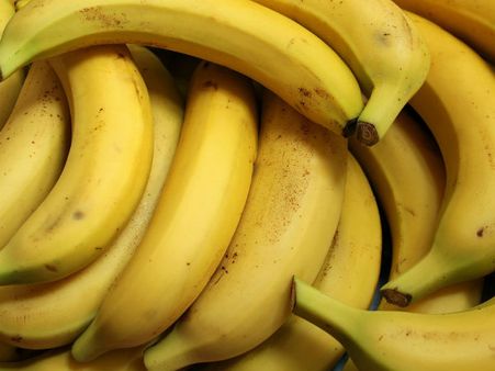 ১২. দুধ এবং কলা: