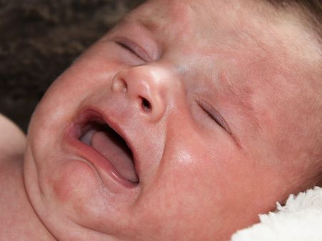 ২. নবাজাতকদের ফুসফুসের ক্ষমতা বাড়ে: