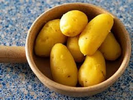 ২. সেদ্ধ আলু: