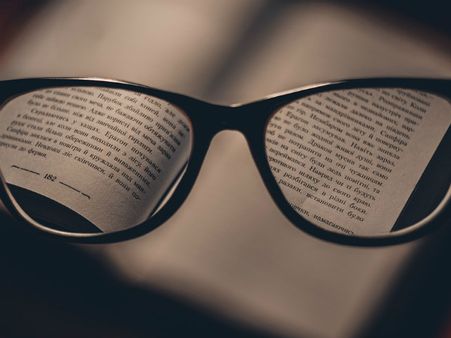 ৬. গোল কোল করে ঘোরাতে হবে চোখের মণি: