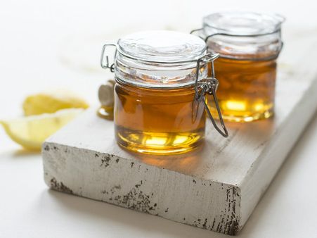 ৭. মধু এবং দই: