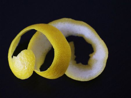 ২. কিডনি স্টোনের মতো রোগ দূরে থাকে: