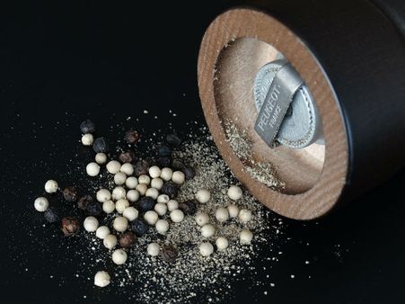 ৭. গোল মরিচ: